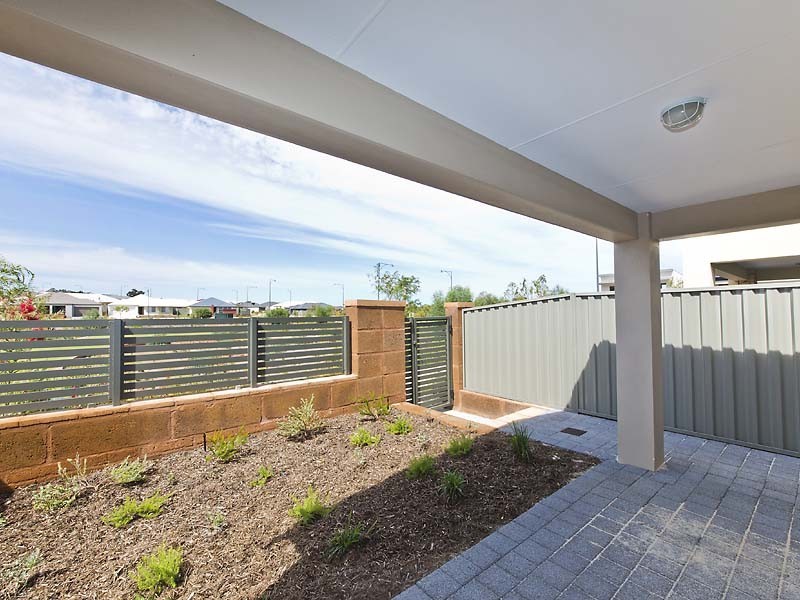 8 Venus Lane, Wandi WA 6167