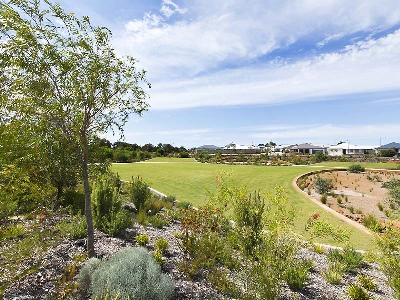 8 Venus Lane, Wandi WA 6167