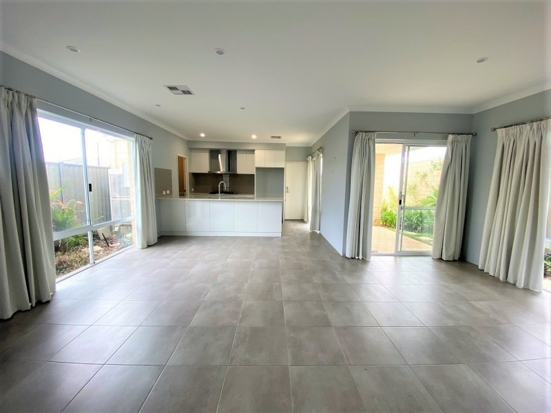 4 Highton Crescent, Caversham WA 6055