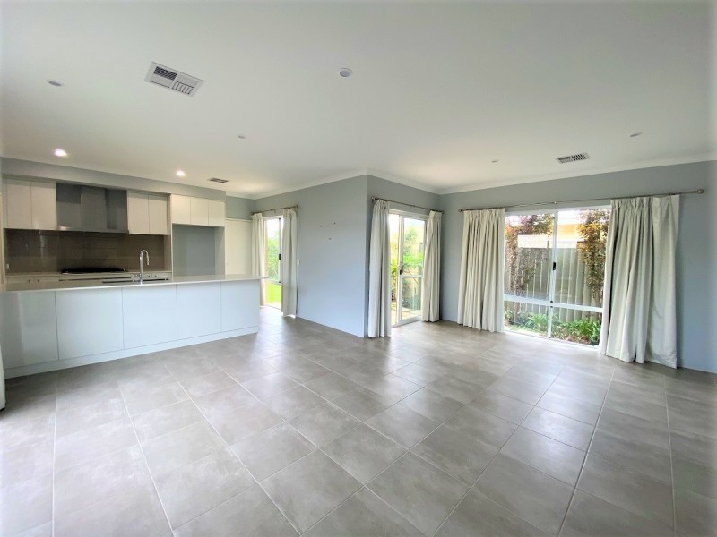 4 Highton Crescent, Caversham WA 6055