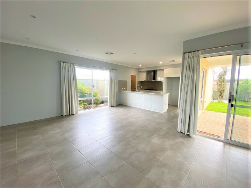 4 Highton Crescent, Caversham WA 6055