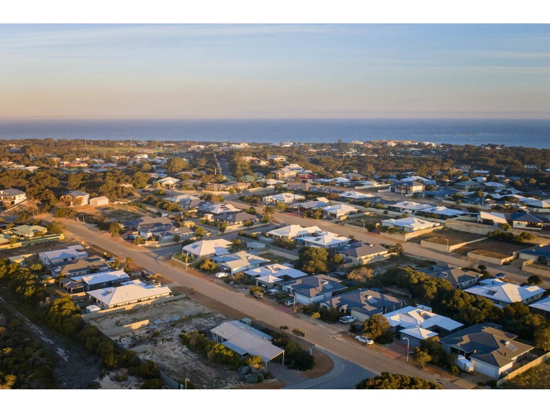 2 Rob Roy Avenue, Hopetoun WA 6348