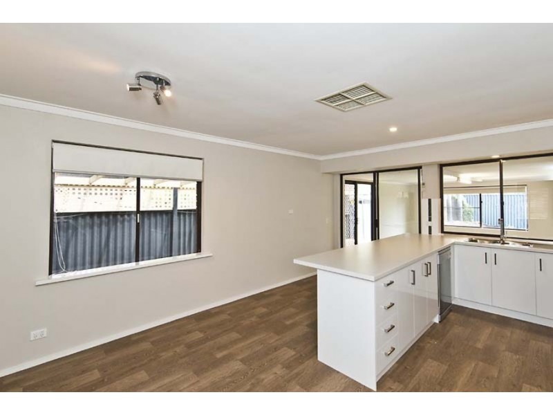6 Beechcroft Place, Camillo WA 6111