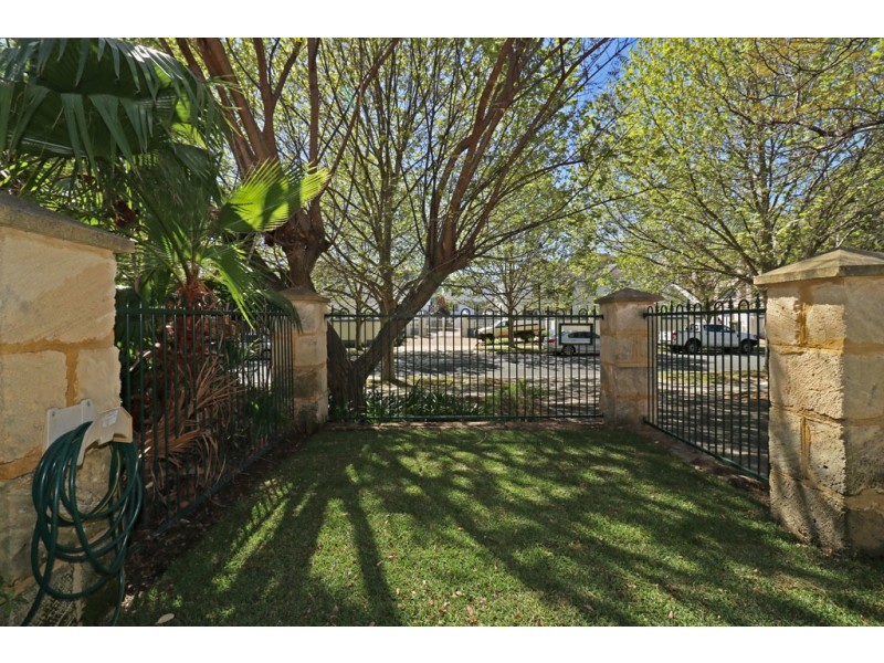 2/41 Mill Point Road, South Perth WA 6151