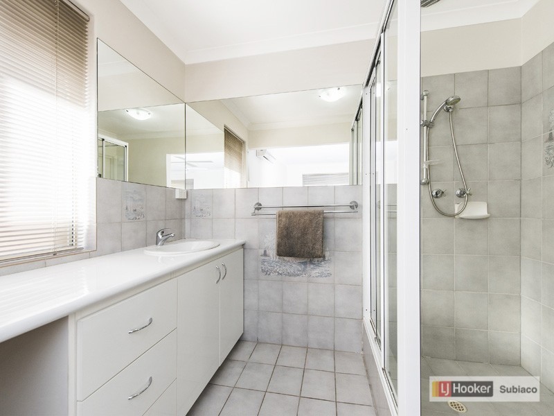 36 Admiralty Crescent, Halls Head WA 6210