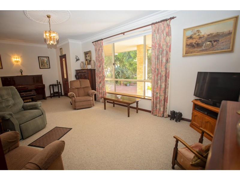 28 Raglan Street, Hopetoun WA 6348