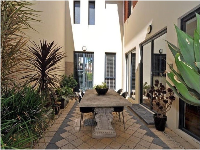 7 Tallow Tree Crescent, Subiaco WA 6008