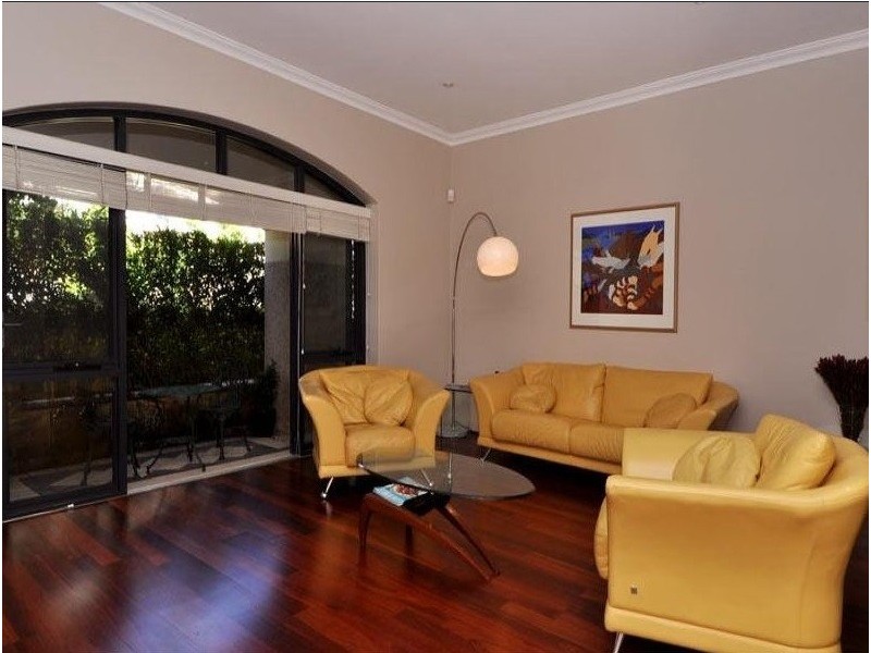 7 Tallow Tree Crescent, Subiaco WA 6008