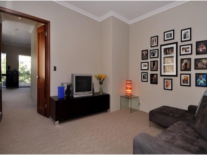 7 Tallow Tree Crescent, Subiaco WA 6008