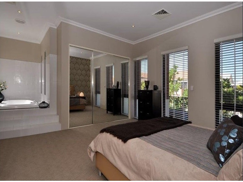 7 Tallow Tree Crescent, Subiaco WA 6008