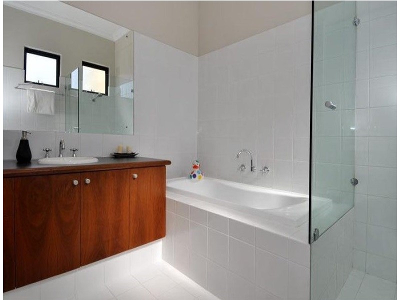 7 Tallow Tree Crescent, Subiaco WA 6008