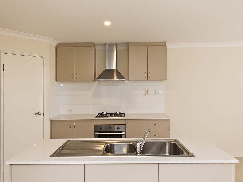 8 Venus Lane, Wandi WA 6167