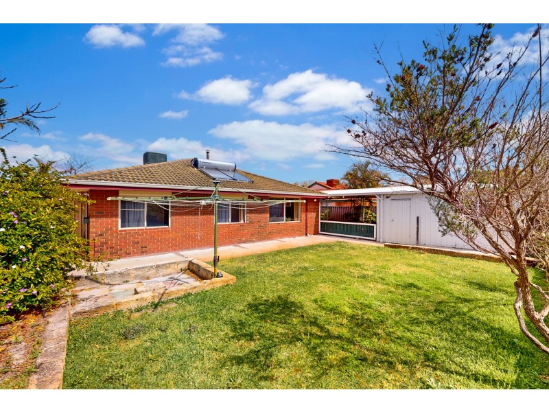 24 Desault Cove, Ballajura WA 6066