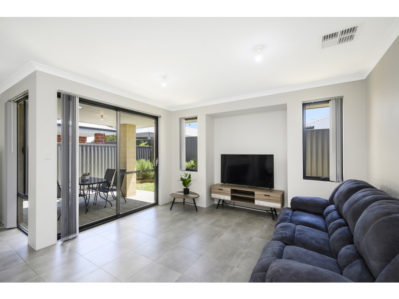 16 Swithland Way, Aveley WA 6069