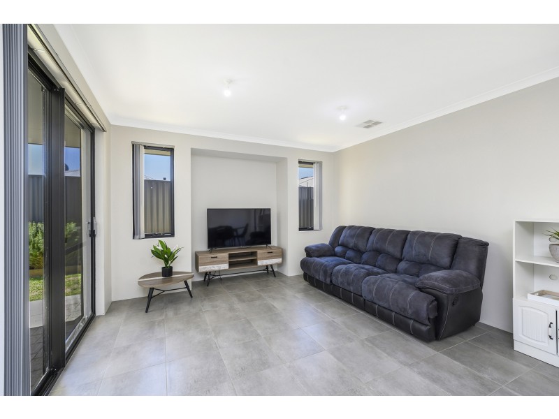 16 Swithland Way, Aveley WA 6069