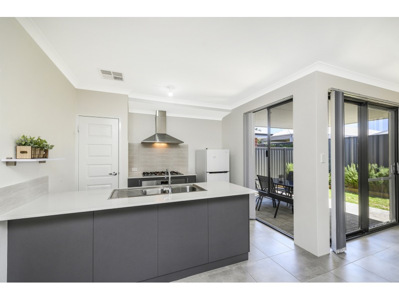 16 Swithland Way, Aveley WA 6069