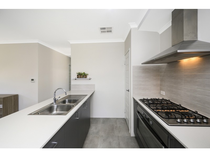 16 Swithland Way, Aveley WA 6069