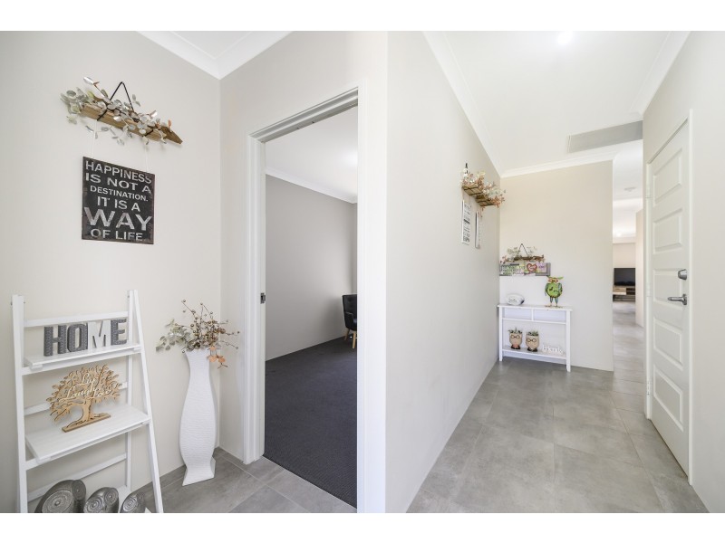 16 Swithland Way, Aveley WA 6069