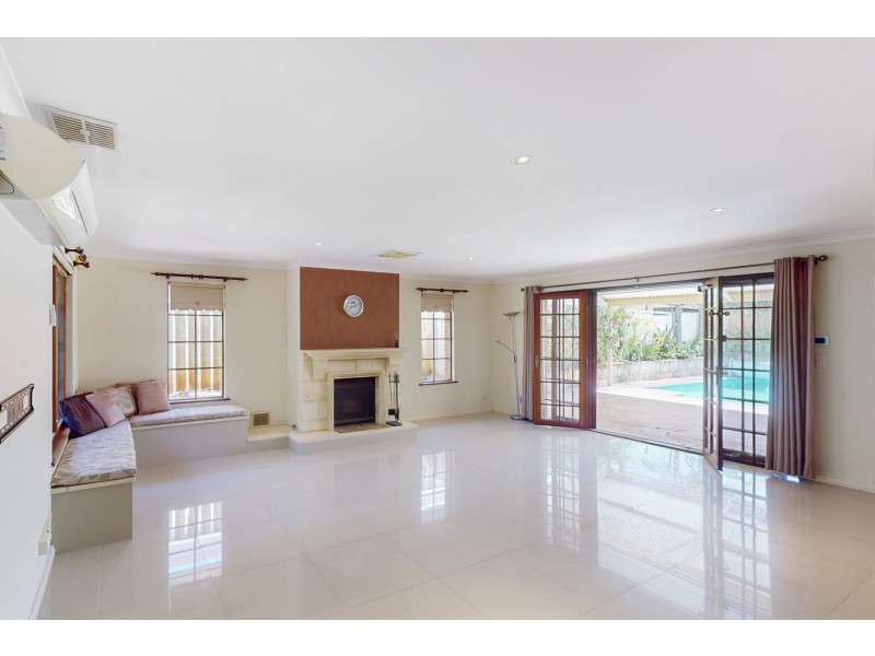 1 Noreatt Place, Leeming WA 6149