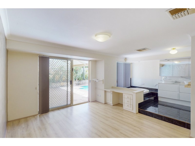 1 Noreatt Place, Leeming WA 6149