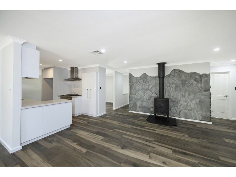 365 Pearce Street, Sawyers Valley WA 6074