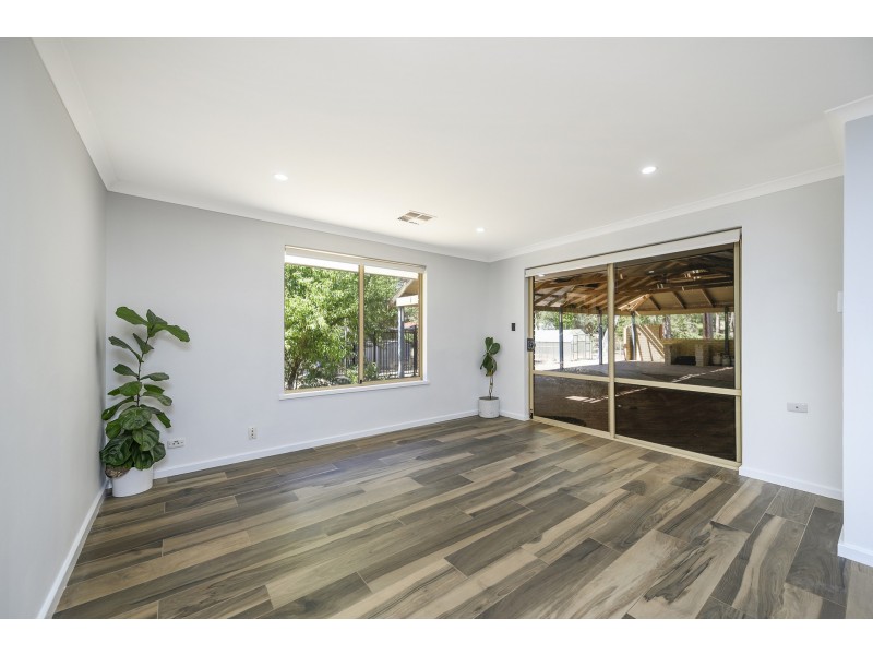 365 Pearce Street, Sawyers Valley WA 6074