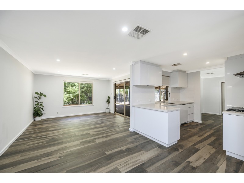 365 Pearce Street, Sawyers Valley WA 6074