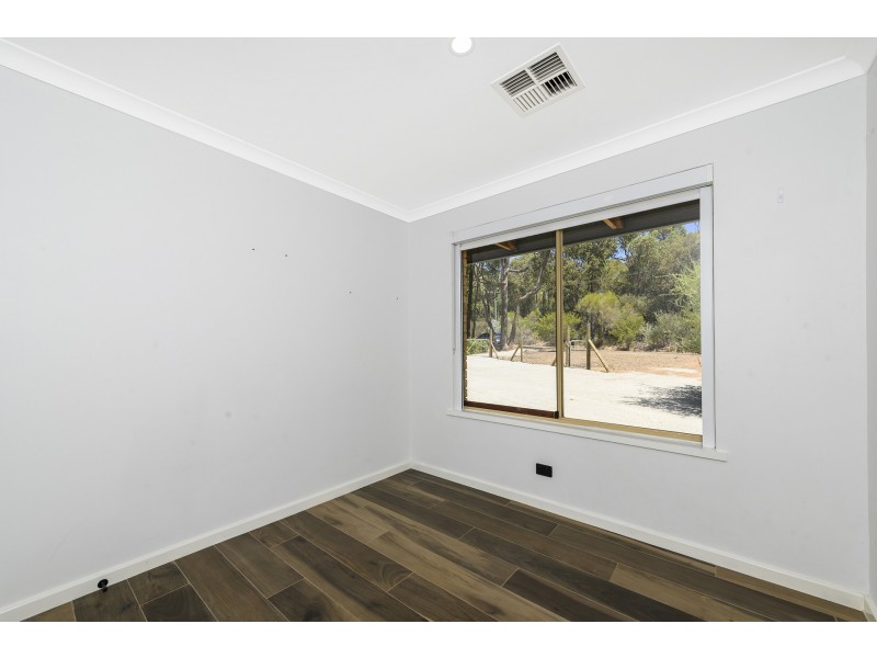 365 Pearce Street, Sawyers Valley WA 6074