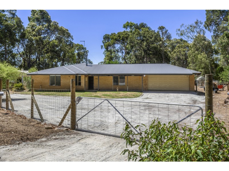 365 Pearce Street, Sawyers Valley WA 6074