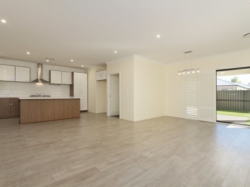 5 Vienta Street, Aveley WA 6069