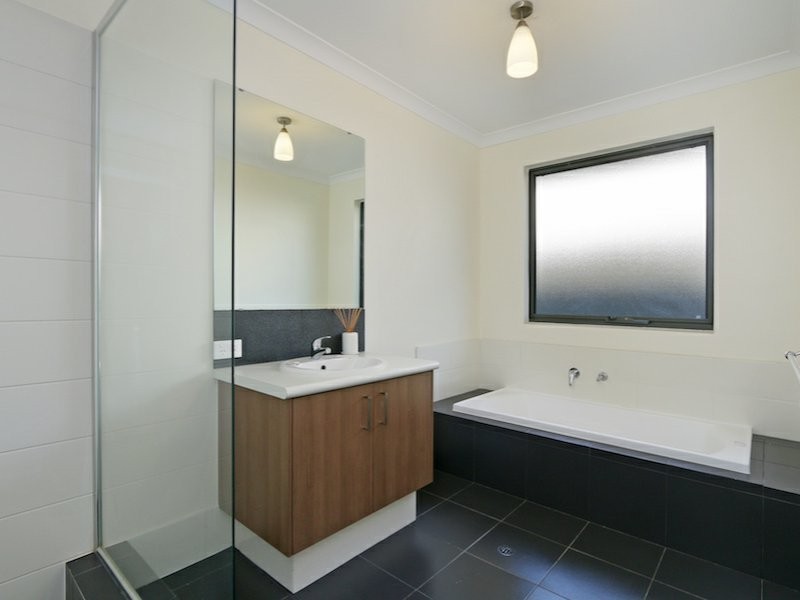 5 Vienta Street, Aveley WA 6069