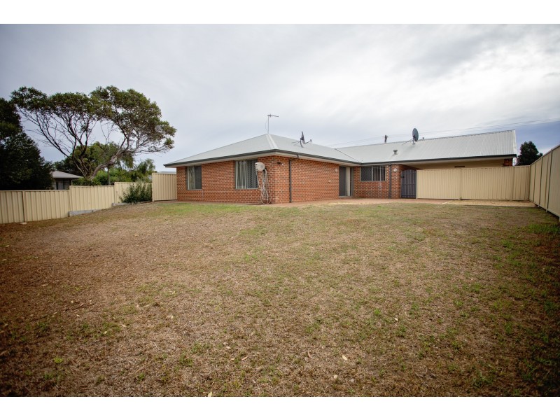 13 Gibson Way, Hopetoun WA 6348