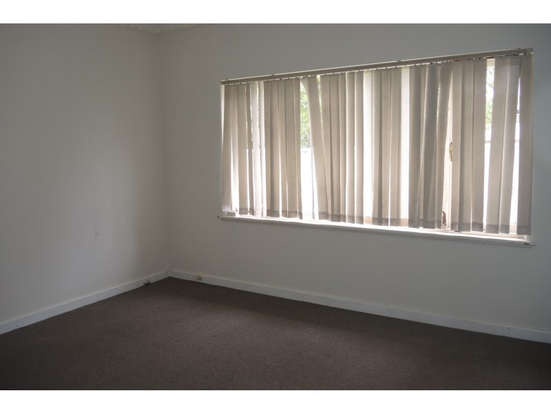 12 Cranwell Street, Thornlie WA 6108