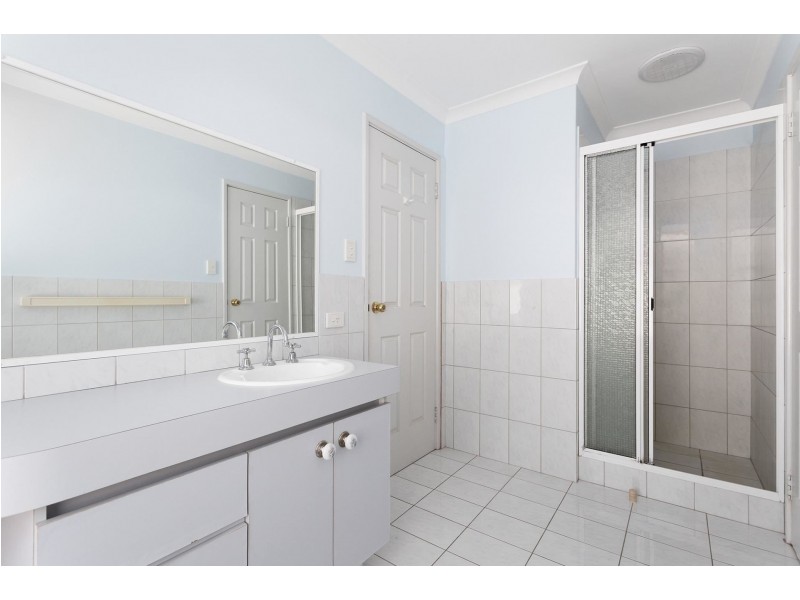 2/8 Phillips Court, Kiara WA 6054