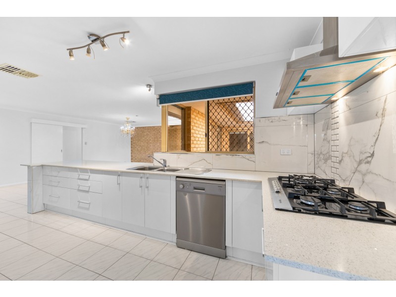 239 Summerlakes Parade, Ballajura WA 6066