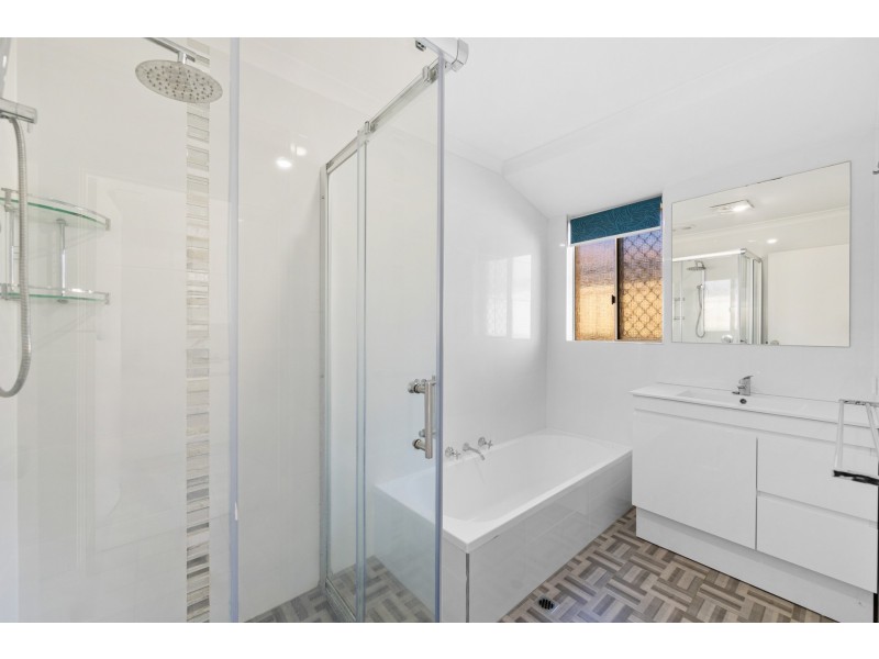 239 Summerlakes Parade, Ballajura WA 6066