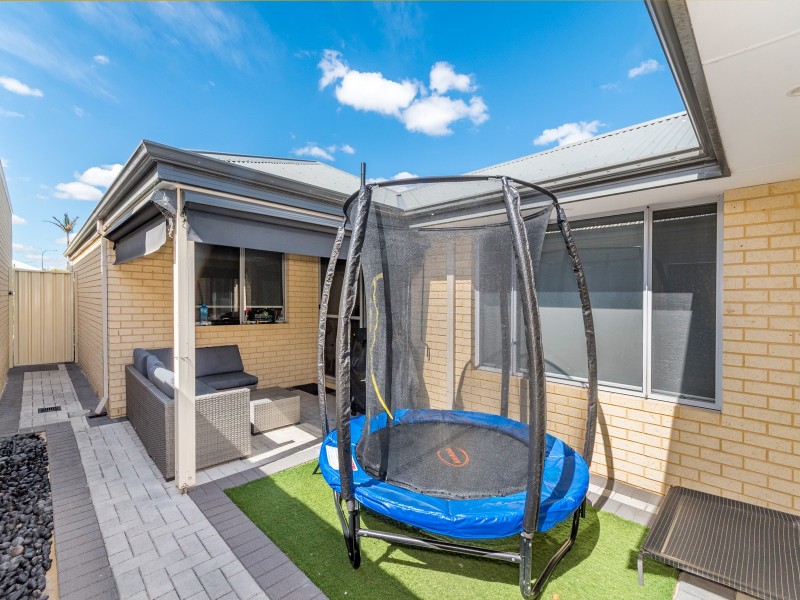 26 Belcastro Way, Madeley WA 6065