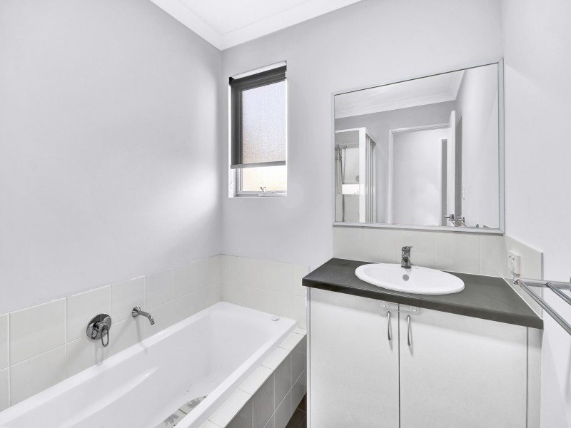 26 Belcastro Way, Madeley WA 6065