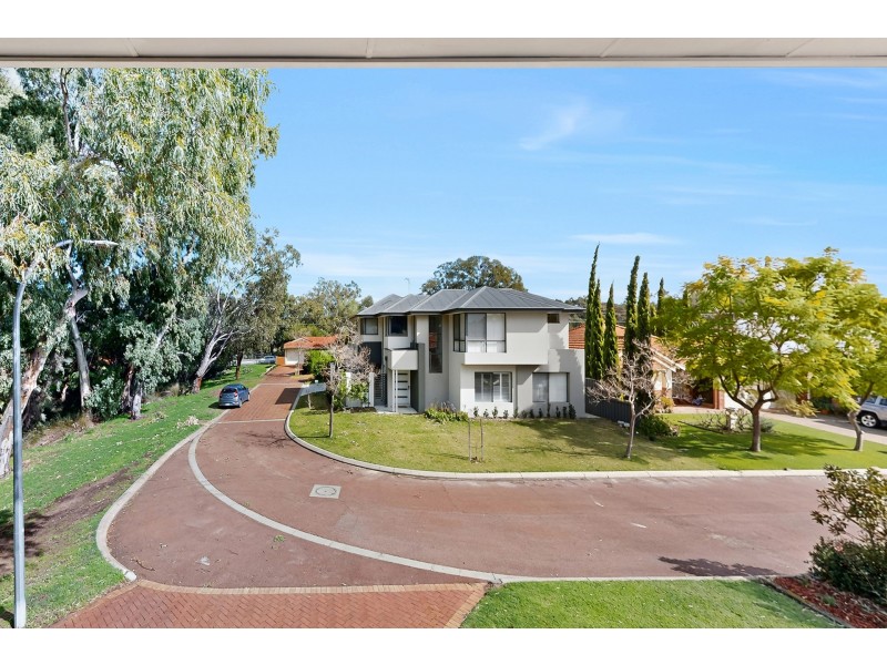 7 Lakewaters View, Gwelup WA 6018