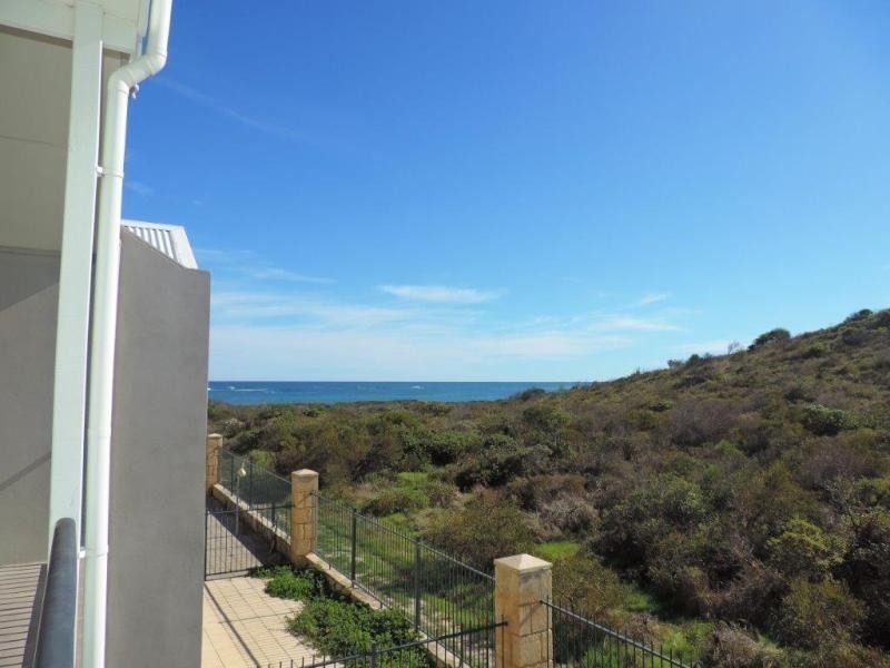 23/2 Roberston Road, Ledge Point WA 6043