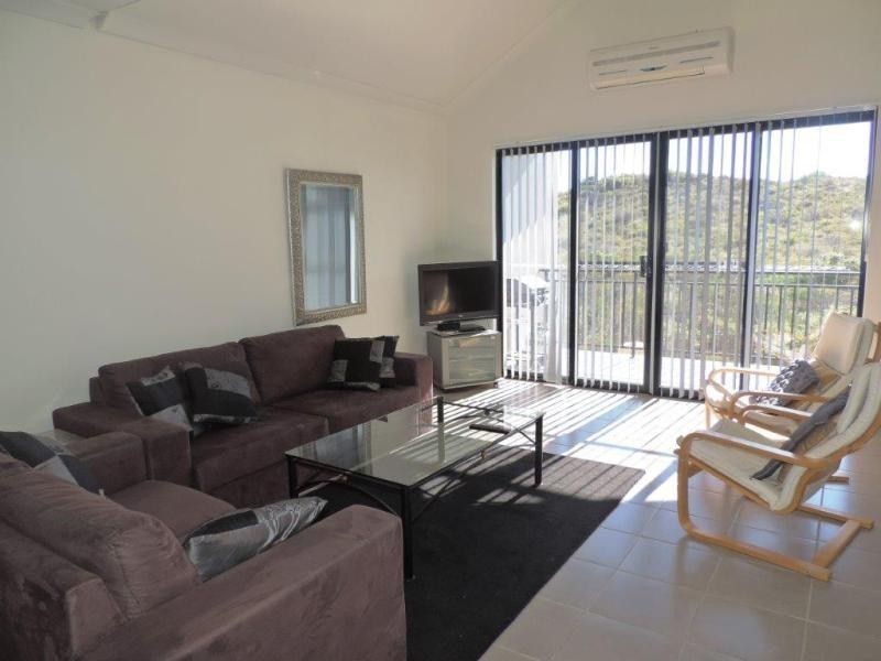 23/2 Roberston Road, Ledge Point WA 6043