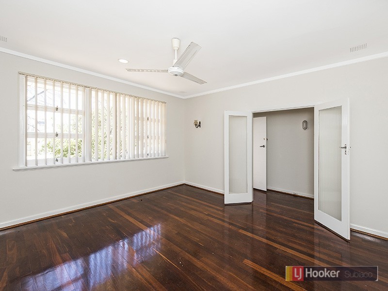 22 Davy Street, Alfred Cove WA 6154
