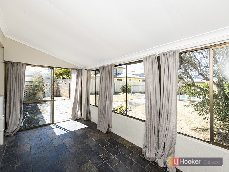 22 Davy Street, Alfred Cove WA 6154