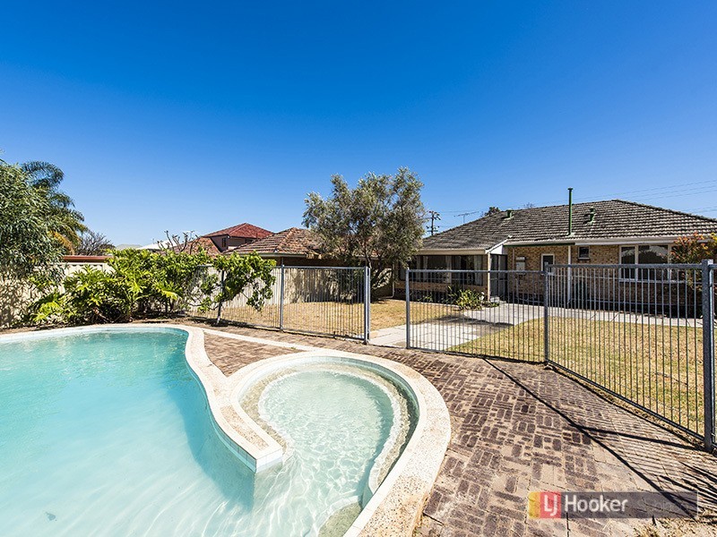 22 Davy Street, Alfred Cove WA 6154
