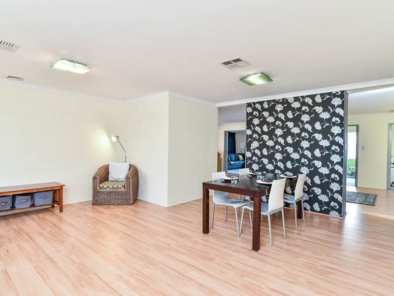 14 Caridean Way, Hammond Park WA 6164