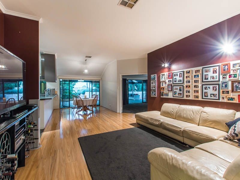 528 Russell Road, Wattleup WA 6166