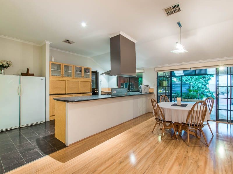 528 Russell Road, Wattleup WA 6166