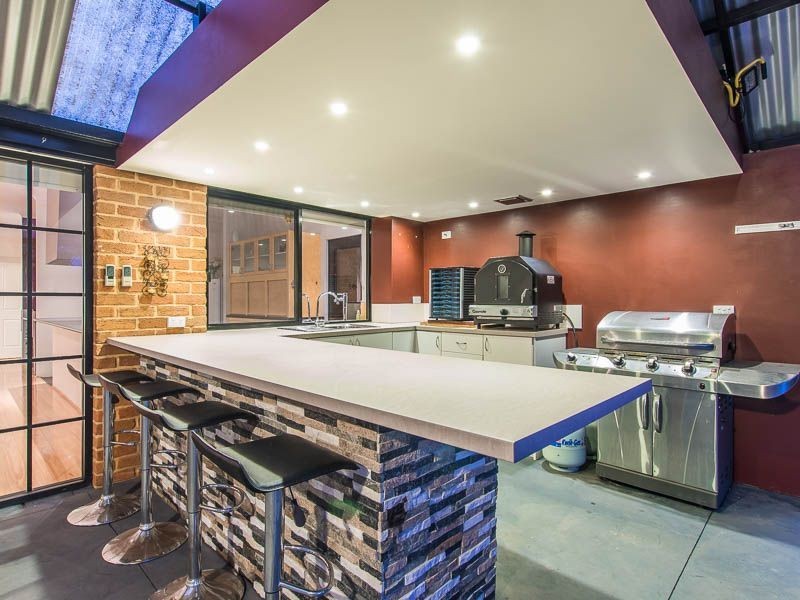 528 Russell Road, Wattleup WA 6166
