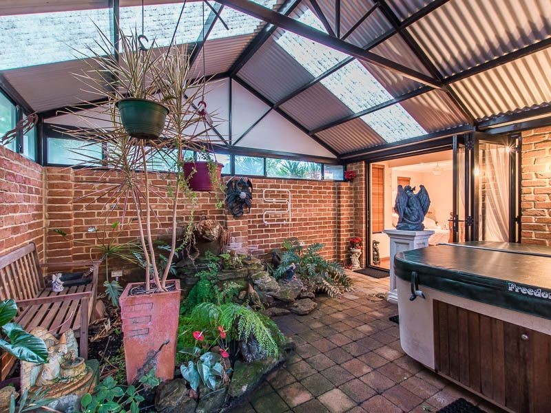528 Russell Road, Wattleup WA 6166
