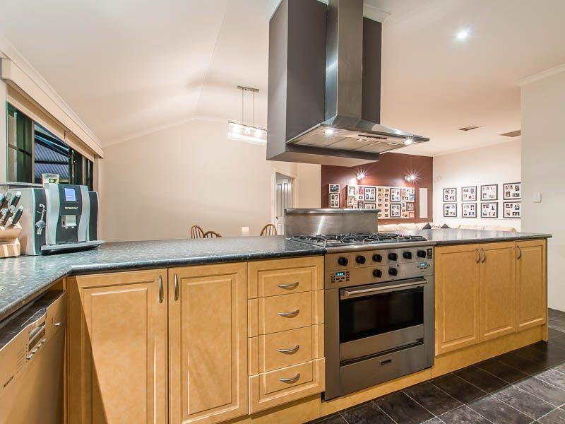 528 Russell Road, Wattleup WA 6166